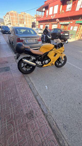 Hyosung GT-R 125cc Amarilla