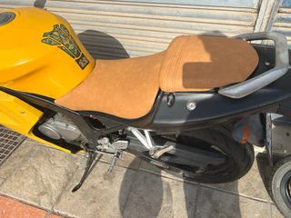 Hyosung GT-R 125cc Amarilla