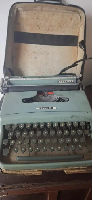 Máquina de escribir Olivetti Pluma 22