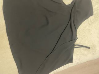 Blusa negra hombro descubierto