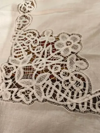 Tovaglietta thè ricamo a mano