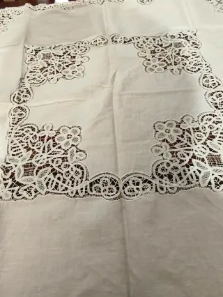 Tovaglietta thè ricamo a mano