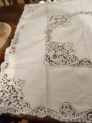 Tovaglietta thè ricamo a mano