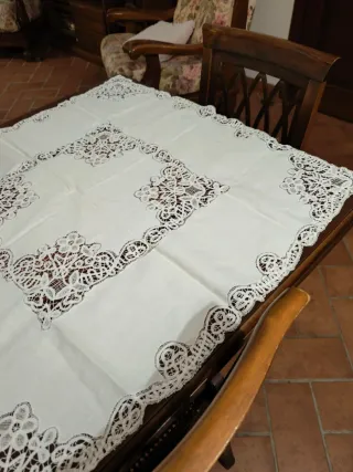 Tovaglietta thè ricamo a mano