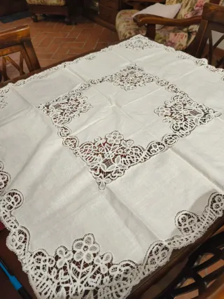 Tovaglietta thè ricamo a mano