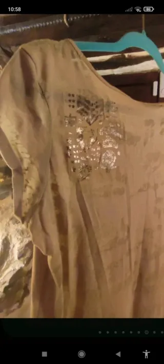 Camiseta Next beige con detalles dorados