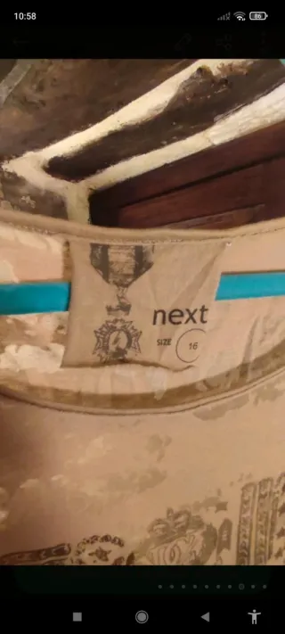 Camiseta Next beige con detalles dorados