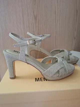 Sandalias Menbur tacón plataforma doradas