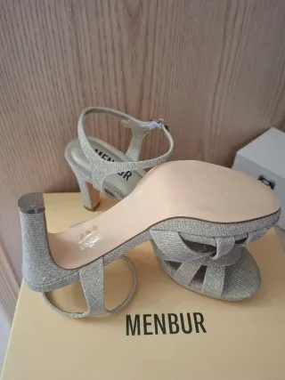 Sandalias Menbur tacón plataforma doradas