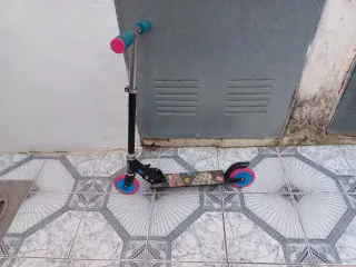 Patinete infantil rosa y azul