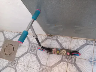 Patinete infantil rosa y azul