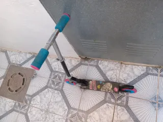 Patinete infantil rosa y azul