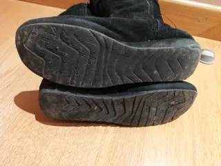 Botas negras de ante con botón