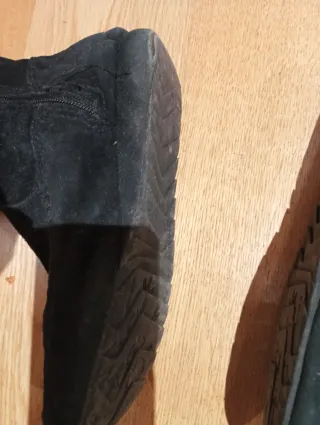 Botas negras de ante con botón