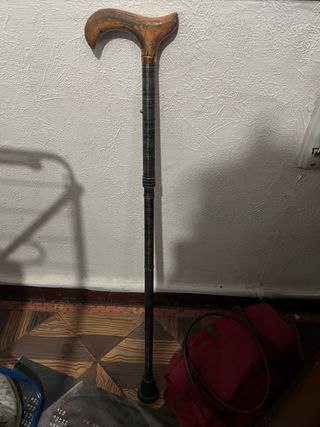 Cachaba de madera y tela escocesa