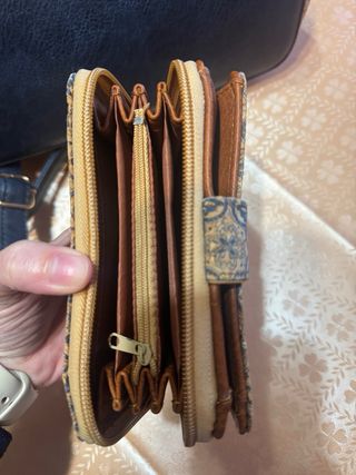 Bolso y cartera de corcho estampado