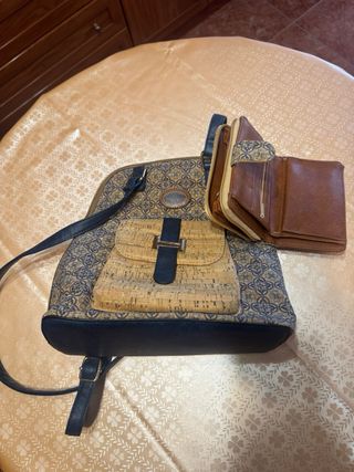 Bolso y cartera de corcho estampado