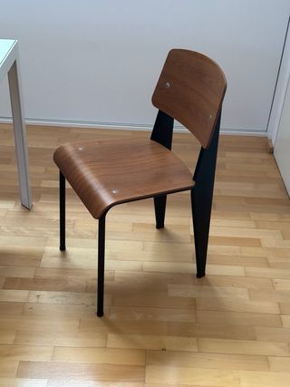 Silla Vitra Standard Prouvé Nogal