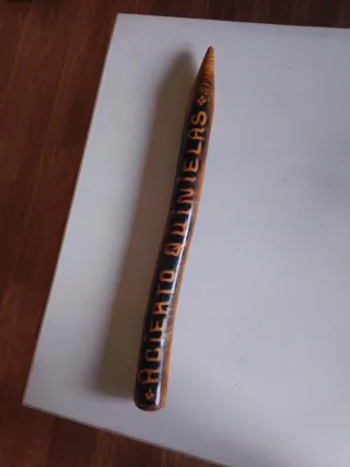 Adorno de madera tallado