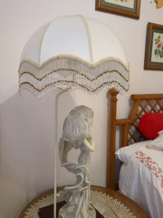 Lámpara de mesa figura porcelana