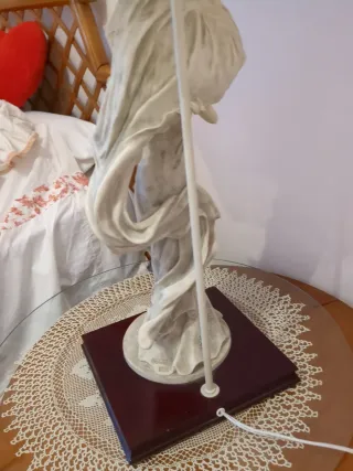 Lámpara de mesa figura porcelana