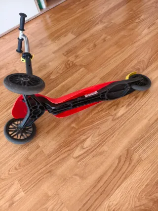 2 Patinetes de 3 Ruedas naranjas.