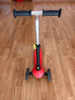 2 Patinetes de 3 Ruedas naranjas.