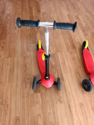 2 Patinetes de 3 Ruedas naranjas.