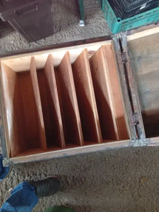 Porta documenti vintage in legno con ruote