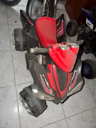 Quad infantil negro y rojo