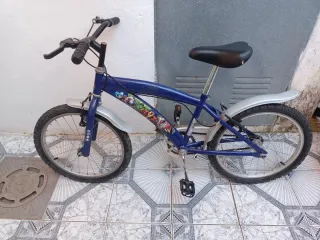 Bicicleta infantil azul