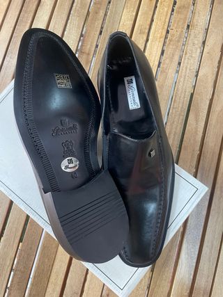 Zapatos negros de vestir en piel