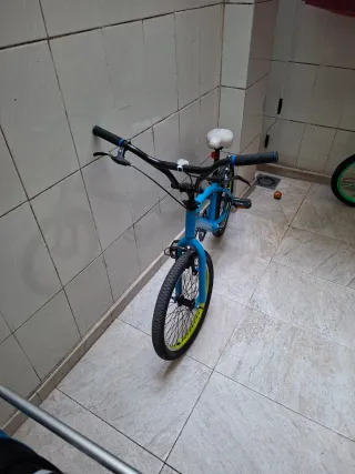 Bicicleta BMX azul