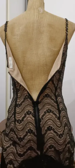 Abito in pizzo nero con sottoveste