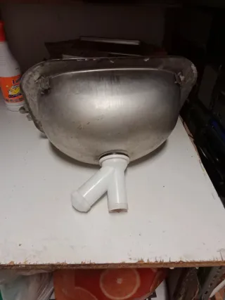 Lavabo de acero pequeño