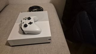 Xbox One S blanca poco usada