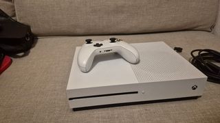 Xbox One S blanca poco usada