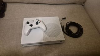 Xbox One S blanca poco usada