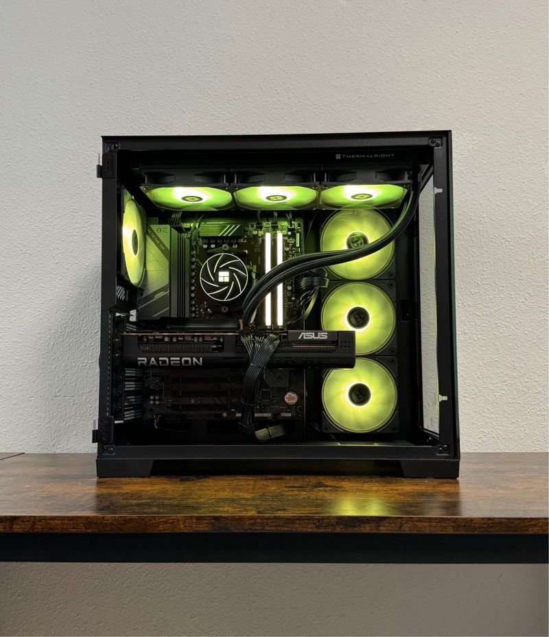 PC Ryzen 7800X3D RTX 5070 32GB RAM 1TB SSD Win 11 afbeelding 2
