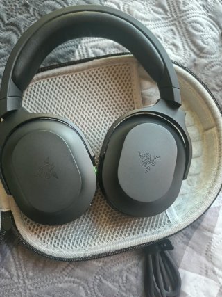 Cascos Razer Negros y Grises