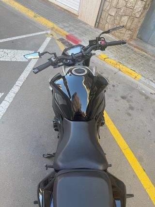 Suzuki GSX-S 750 Negra y Plateada