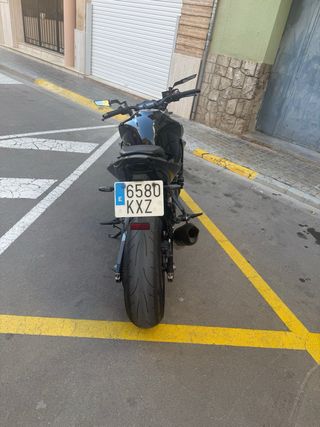 Suzuki GSX-S 750 Negra y Plateada