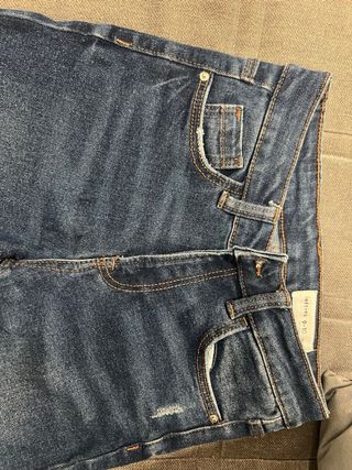 Pantalón vaquero niña desgastado