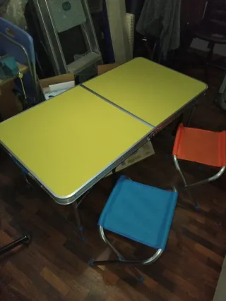 Mesa y 4 taburetes plegables Crivit