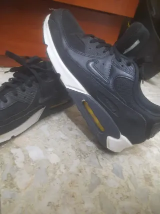 Zapatillas Nike Air Max Negras y Blancas