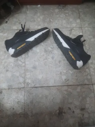 Zapatillas Nike Air Max Negras y Blancas