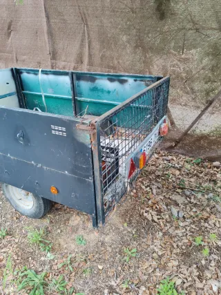 Remolque de carga negro