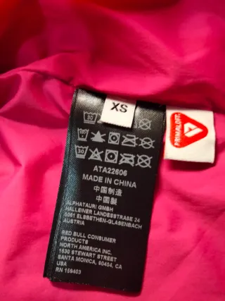 Chaqueta Alpha Thauri con etiqueta mujer