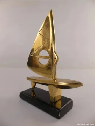Windsurf figura bronce