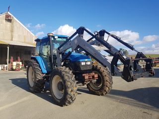 Tractor New Holland TS 115 con pala